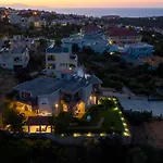 Tholos Apartman *