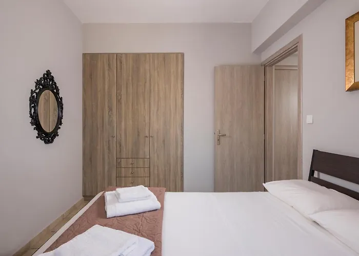 아파트 Tholos 하니아